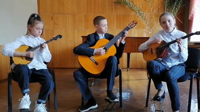 Игра на гитаре, ансамблем с домристками."Вечер в Венеции","Полька" смотреть онлайн