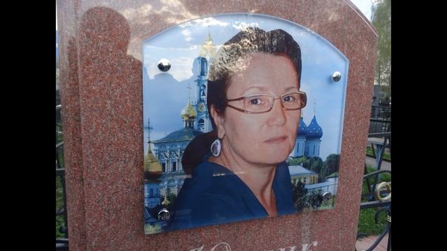Памятник из дымовского гранита с цветным фото на стекле, для благоустройства захоронения. Тверь. смотреть онлайн