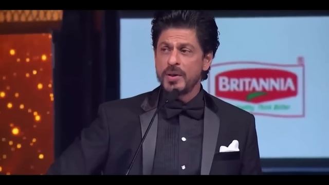 Шахрукх Кхан на церемонии Национальной кинопремии в русской озвучке! /Bollynews-India смотреть онлайн
