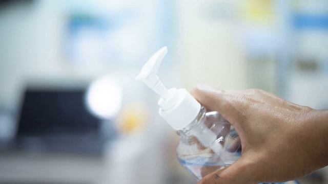 На Украине нашли цех по производству фальсифицированного антисептика смотреть онлайн