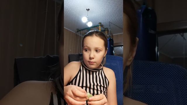 Делаю слайм из клея момент Кристалл смотреть онлайн