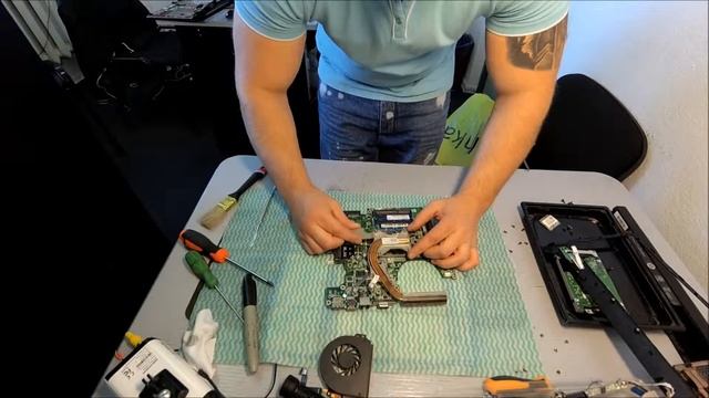 Dell P08F - Чистка и замена термопасты! смотреть онлайн