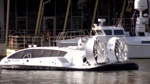 Амфибийный катер на воздушной подушке "Пардус" у дебаркадера ДБР-481 "Армия России" (обкатка)