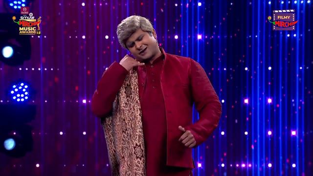 Sanket Bhosale as Javed Akhtar at Smule Mirchi Music Awards 2022 смотреть онлайн