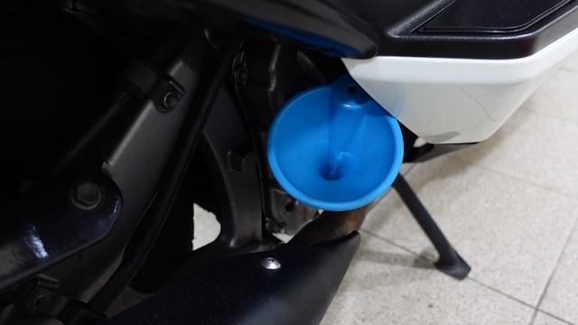 Замена моторного масла и воздушного фильтра Suzuki Skywave/Burgman 400 k7, 2007-2016 смотреть онлайн