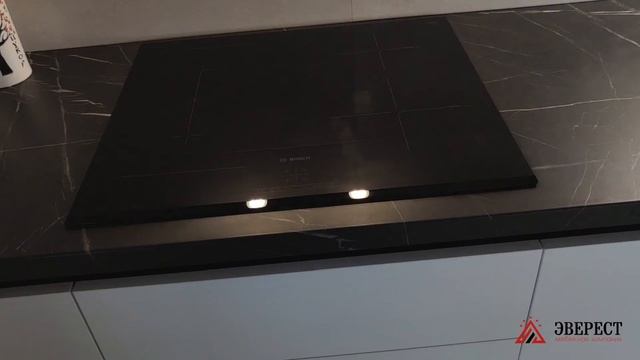 Линейная кухня с двух сторон | Большая кухня видео-обзор | everest.by смотреть онлайн