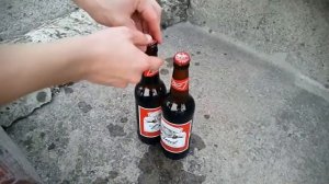Как открыть бутылку об бутылку. Как открыть бутылку пива без открывалки