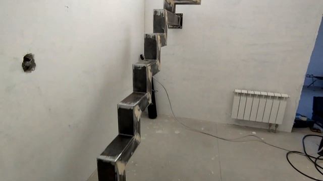 Монтаж каркаса лестницы в одиночку смотреть онлайн