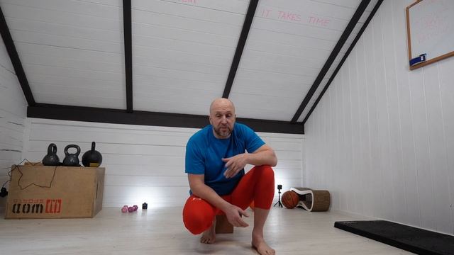 06.02.2023. Тренируем ноги в домашних условиях. Два упражнения. смотреть онлайн