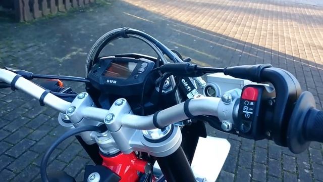 SWM SM 125 R Supermoto 2017 detail review walkaround Test смотреть онлайн