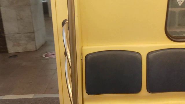 Поезд Ока 81-760/761 на станции Петровско-Разумовская (9) СТЛ смотреть онлайн