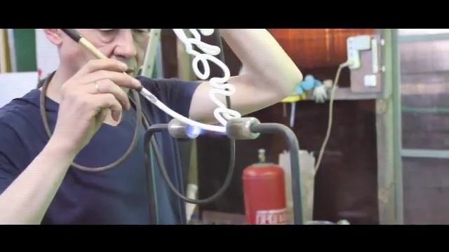 Неоновые вывески смотреть онлайн