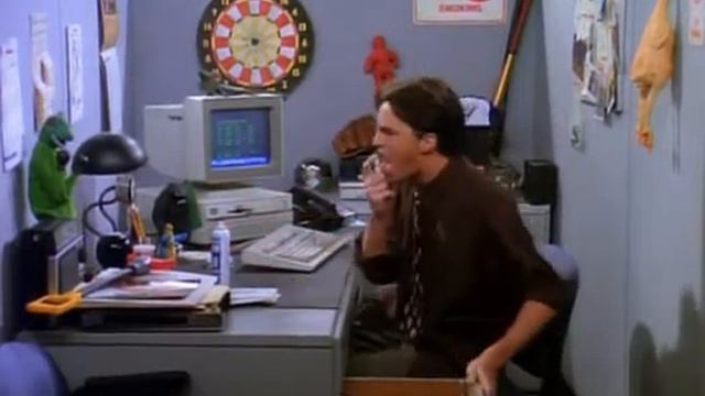 Чендлер курит