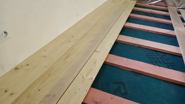 ЧИСТОВОЙ ПОЛ по балкам за 9 у.е./кв.м. Укладка доски пола своими руками. смотреть онлайн