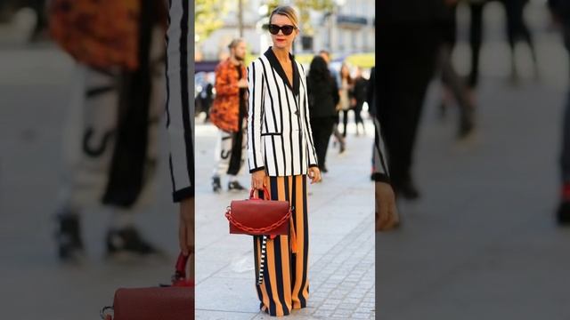 К какому образу подойдёт красная сумочка? смотреть онлайн