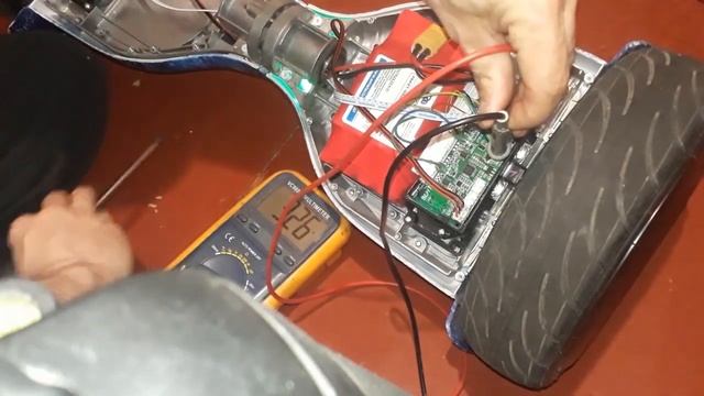 Ремонт гіроскутера,вимикається через декілька секунд=аккумулятор? смотреть онлайн