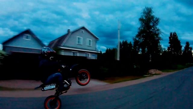 Боря стунтит на питбайке смотреть онлайн