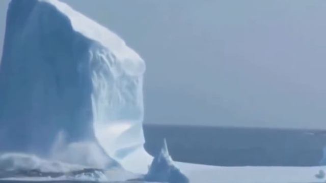 Cruise Boat Witnesses Chunk of Glacier Calving #10 смотреть онлайн