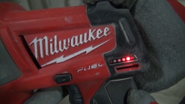 Обзор аккумуляторного перфоратора MILWAUKEE M12 FUEL CH-602X смотреть онлайн