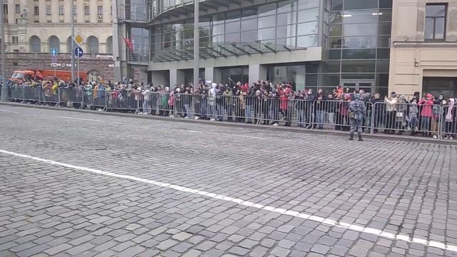 Москва. Проезд техники после парада в честь Дня Победы. 9 мая 2021 года. смотреть онлайн