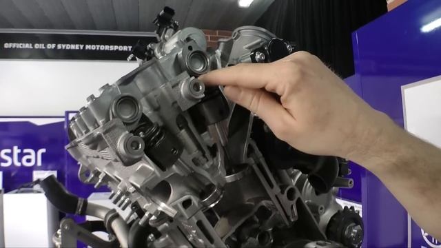 Essai Yamaha R1 2015 : Recommandée par le docteur Rossi смотреть онлайн