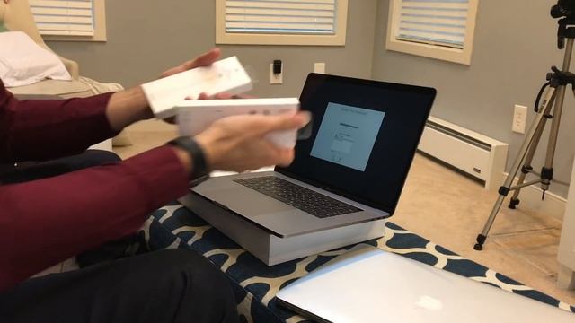 Unboxing the 15" Late 2016 MacBook Pro with Touch Bar - Apple Space Grey смотреть онлайн