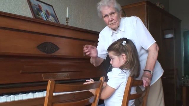 БАБУШКА ГАЛЯ С АЛИСКОЙ смотреть онлайн