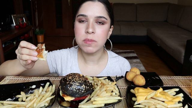 ЧЕРНЫЙ БУРГЕР И БУРГЕР-ШАУРМА/МУКБАНГ ФАСТ ФУД #AskFatima #mukbang #fastfood