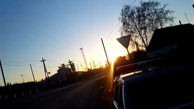 Борзота в форме ДПС ГИБДД клала жезл на приказы и ПДД