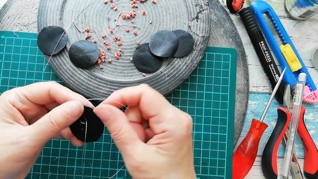 Серьги из натуральной кожи и коралловой крошки. Процесс смотреть онлайн