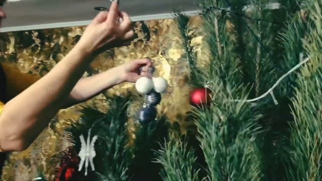 Украшаем елку. Праздник к нам приходит. Christmas tree ? смотреть онлайн