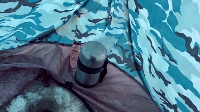 ВСЯ РЫБА С ОДНОЙ ЛУНКИ ПЕРВЫЙ ЛЕД НА ВОЛОГОЧИНЕ смотреть онлайн