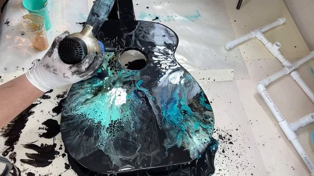 #17. Turquoise Dutch pour on a guitar. смотреть онлайн