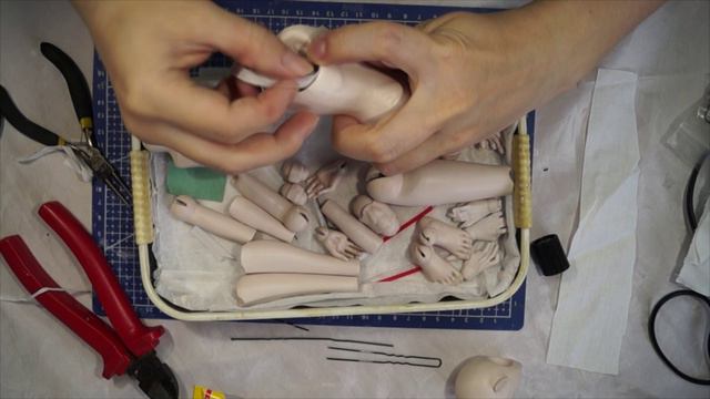 Шарнирная кукла с нуля часть 15 Проклейка шарниров смотреть онлайн