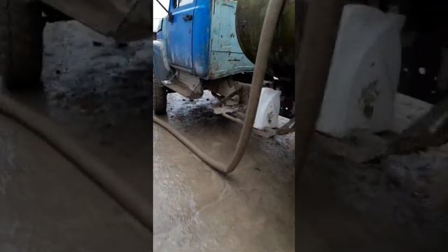 Качаем воду из колодца на водовоз! смотреть онлайн