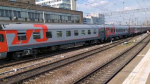 Электровоз ЧС7-107 с пассажирским поездом на Казанском вокзале