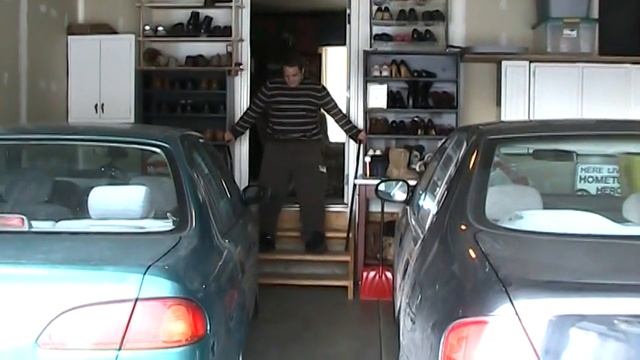 Paraplegic Walking Down Garage Stairs - No Handrail смотреть онлайн