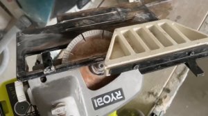 Заусовщик для запила плитки под 45 градусов из  райоби  Ryobi 18В ONE+ LTS180M