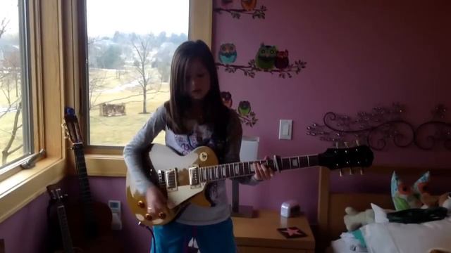 Ingrid playing and singing Her cover of I Knew You Were Trouble смотреть онлайн