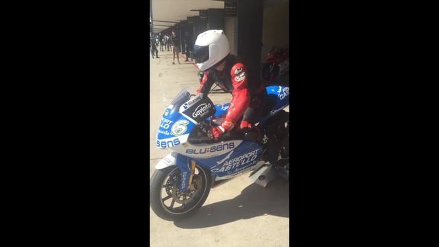 Factory RSW250 Aprilia Warm Up, great exhaust note for two-stroke fans, Jeff Ware смотреть онлайн