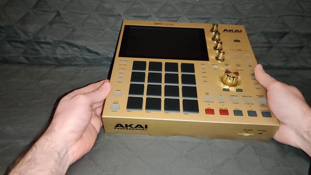unboxing Akai MPC ONE Gold edition смотреть онлайн