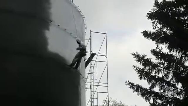 Нанесение антикоррозийного покрытия на стенку резервуара РВС смотреть онлайн