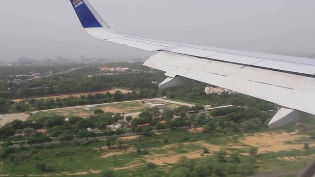 Flight Almaty - Delhi. India. Дели под крылом самолета. Посадка в аэропорту смотреть онлайн