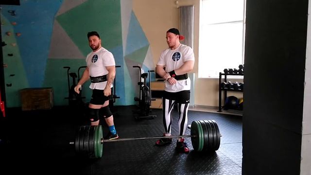 КАК АЛЕКСАНДР КОРЯГИН И ДАВИД ШАМЕЙ ШТАНГУ 240 КГ СТОЯ ПОЖАЛИ. FOUR-HAND 240 KG BARBELL PRESS. смотреть онлайн