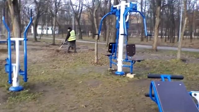 Кривой Рог.Парк газеты Правда.Тренажерная площадка. смотреть онлайн