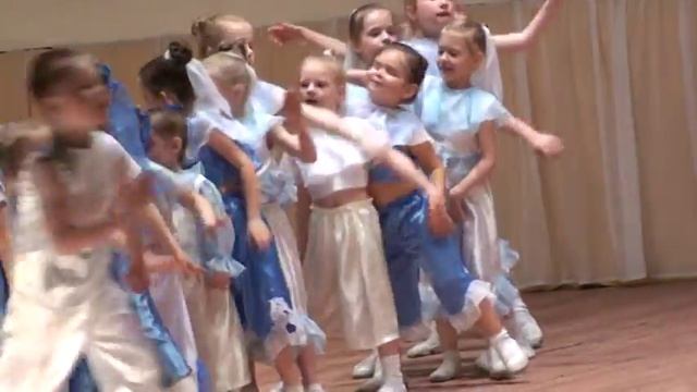 ансамбль "Красная звезда" танец"Ветерок" 2010 смотреть онлайн