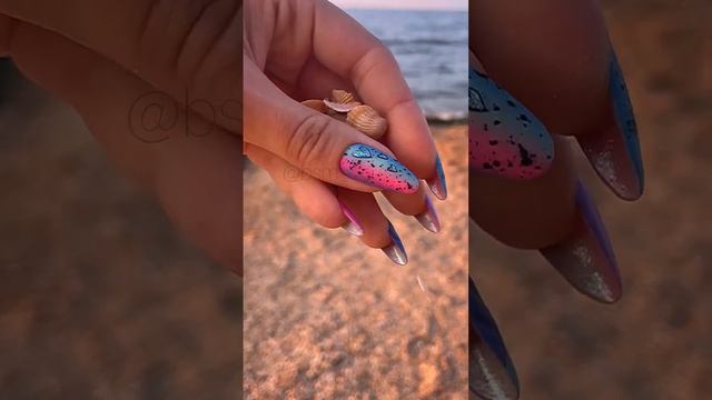 Наращенные ногти с вертикальным градиентом / блестки под ногтями смотреть онлайн