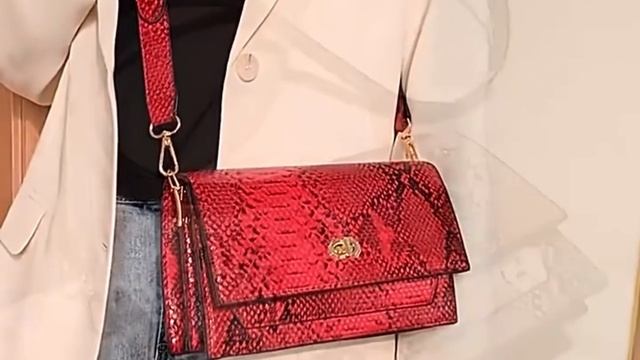 Женская сумка-конверт со змеиным принтом