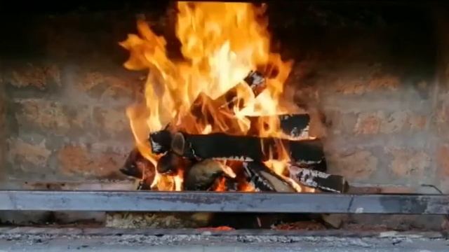 Воскресный вечер ? Медитация под звуки камина ? Потрескивающие дрова для ТВ - Энергия Огня. смотреть онлайн