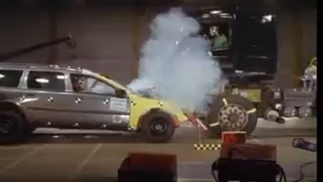 Volvo Trucks Safety - FUPS crash test смотреть онлайн